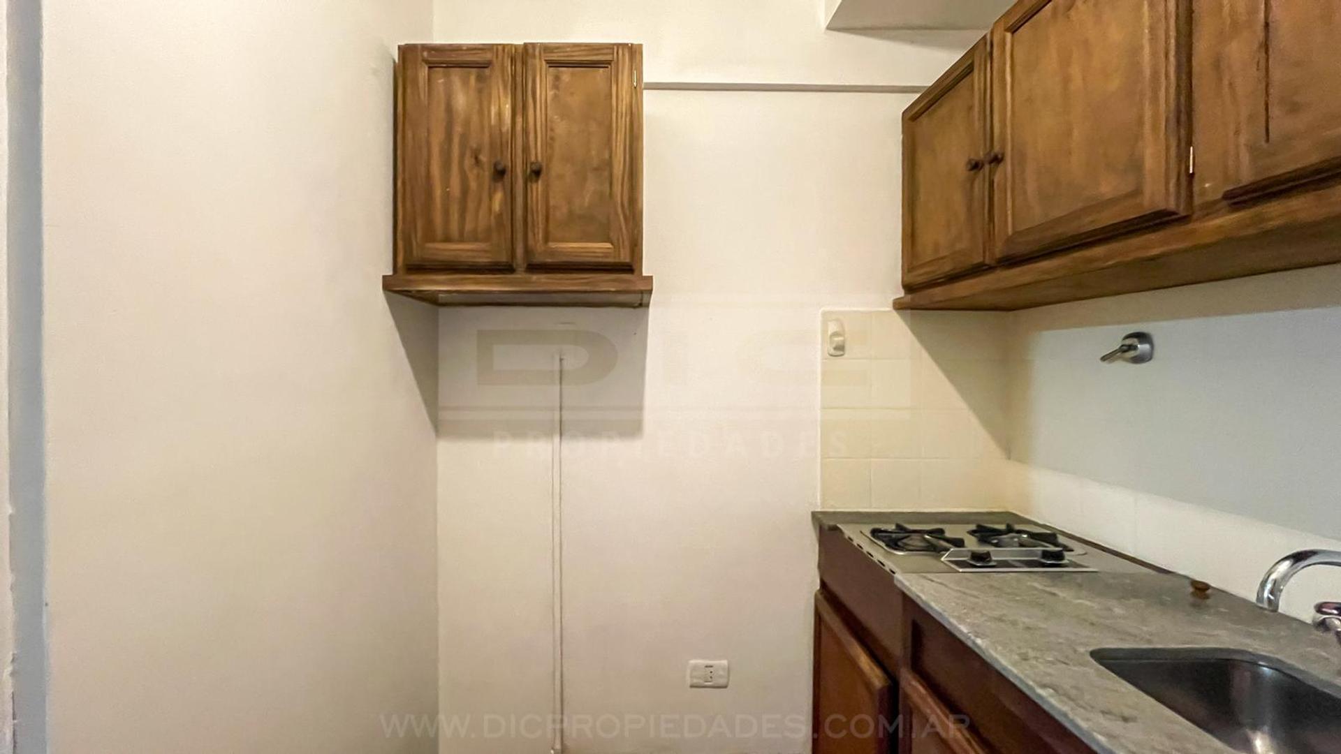 Av. Maipu  al 3500, entre Bermudez y J. ingenieros