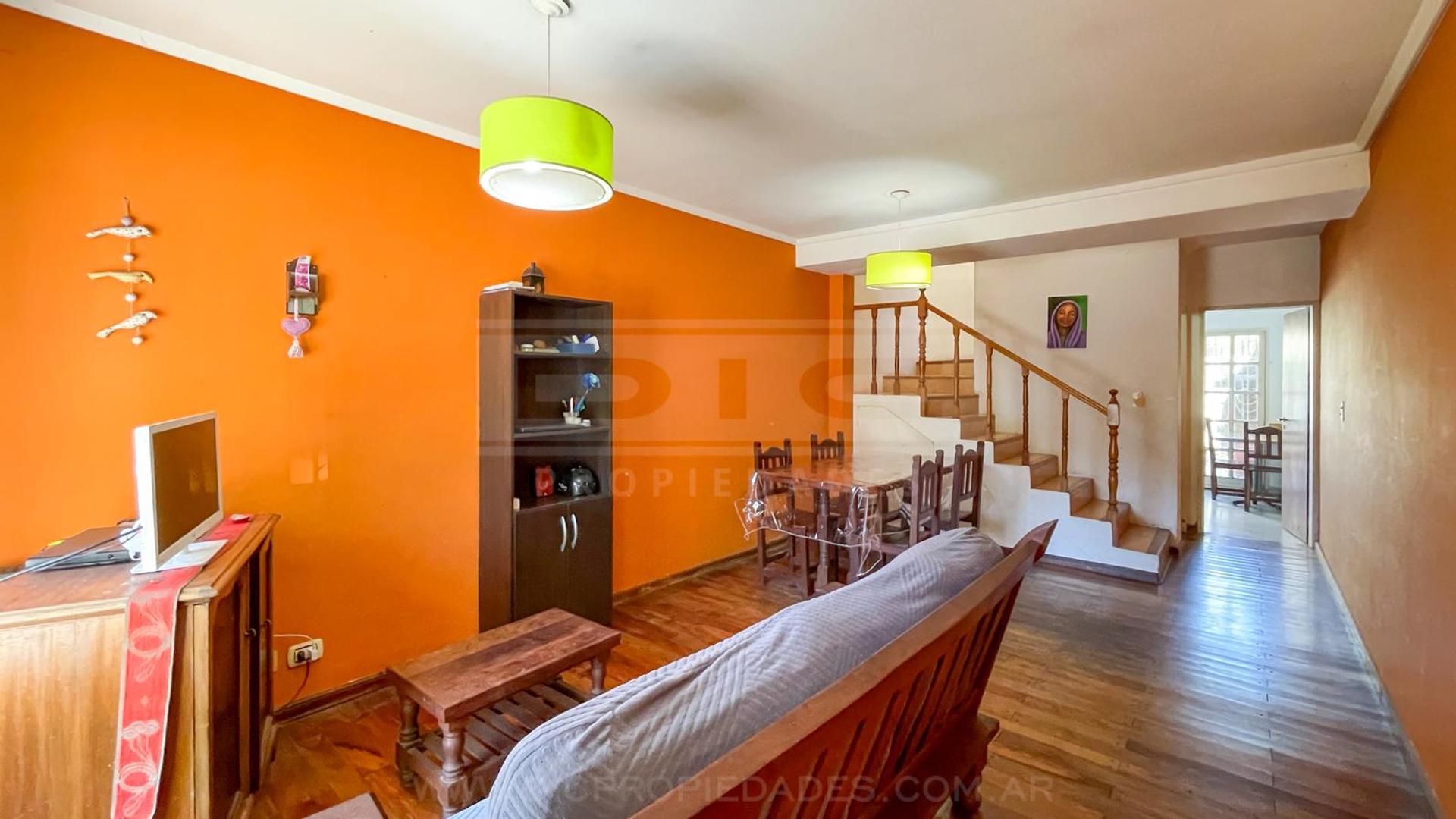 Mariano Moreno  al 3000, entre Fray justo sarmiento y Pedro goyena