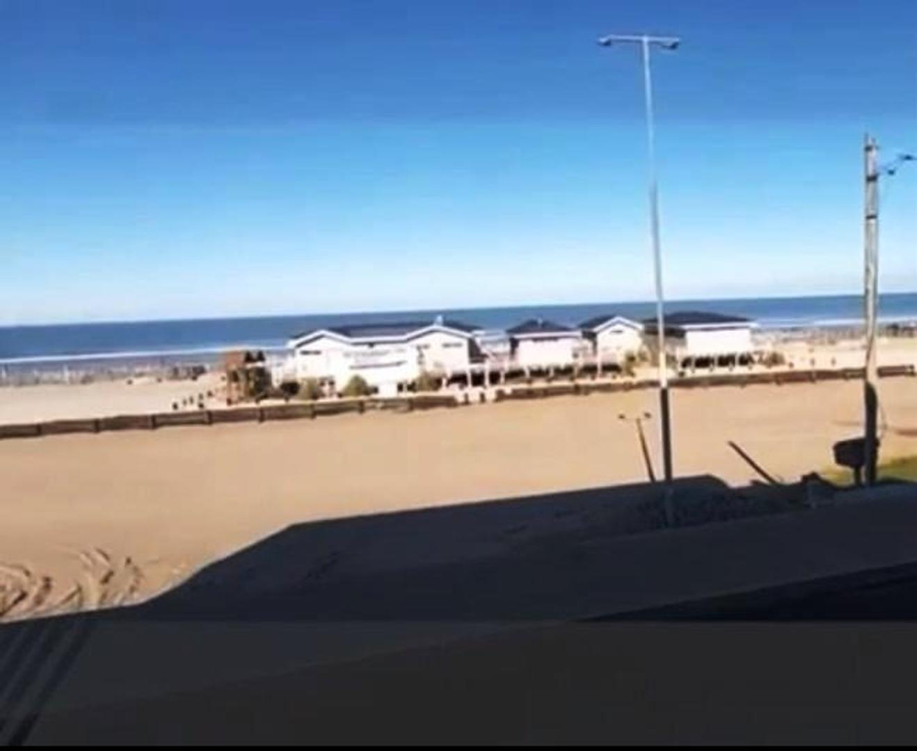 CASA DE  10 AMBIENTES EN FRENTE DEL MAR- PINAMAR- ALQUILER -