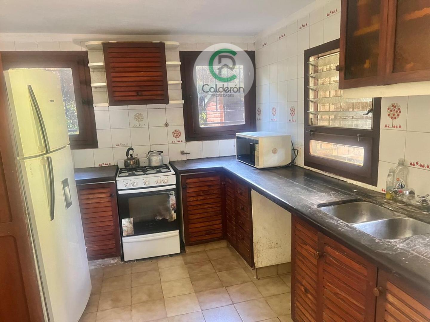 Casa 4 ambientes con 2 baños