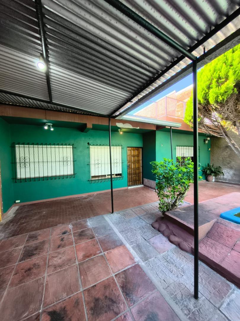 Casa en alquiler - 5 amb. - Salvador Cetra 1933