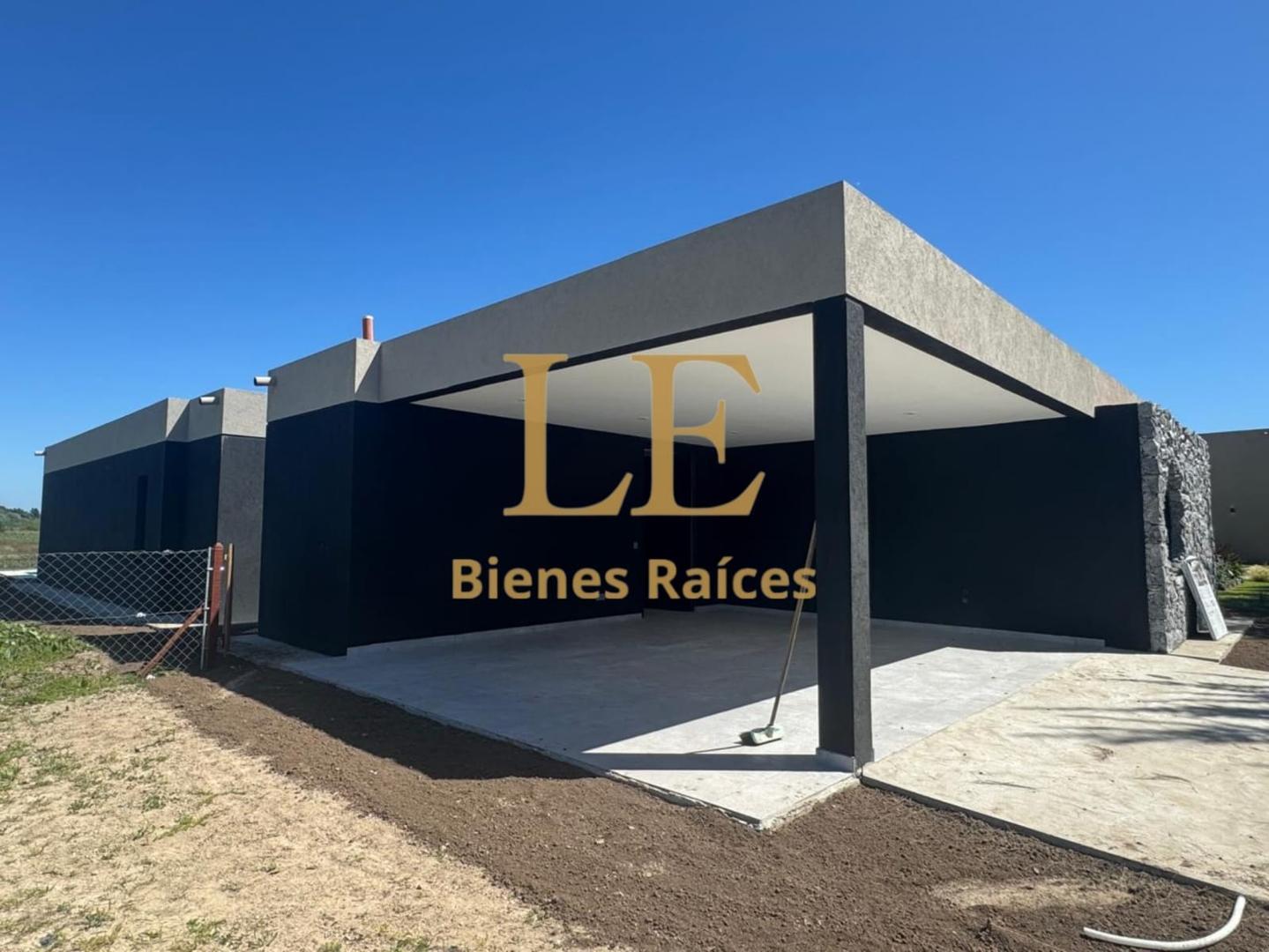 Casa en Venta con 6 cocheras