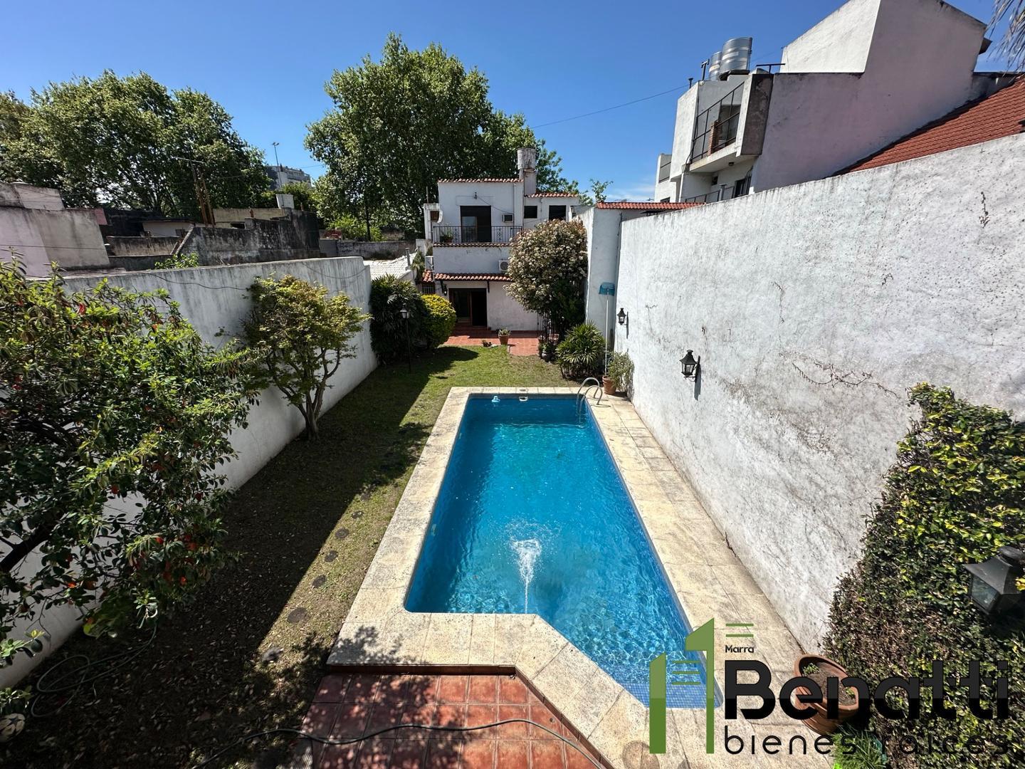 Casa 6 ambientes con 4 baños