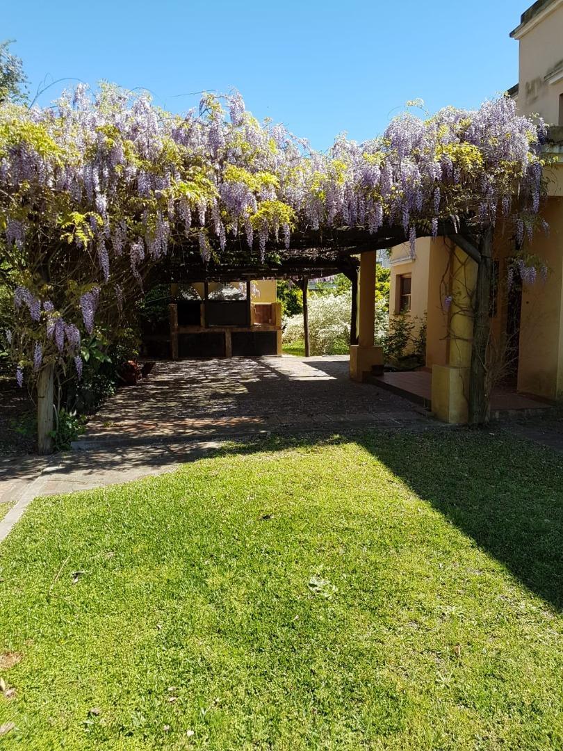 Casa en Venta con 2 cocheras