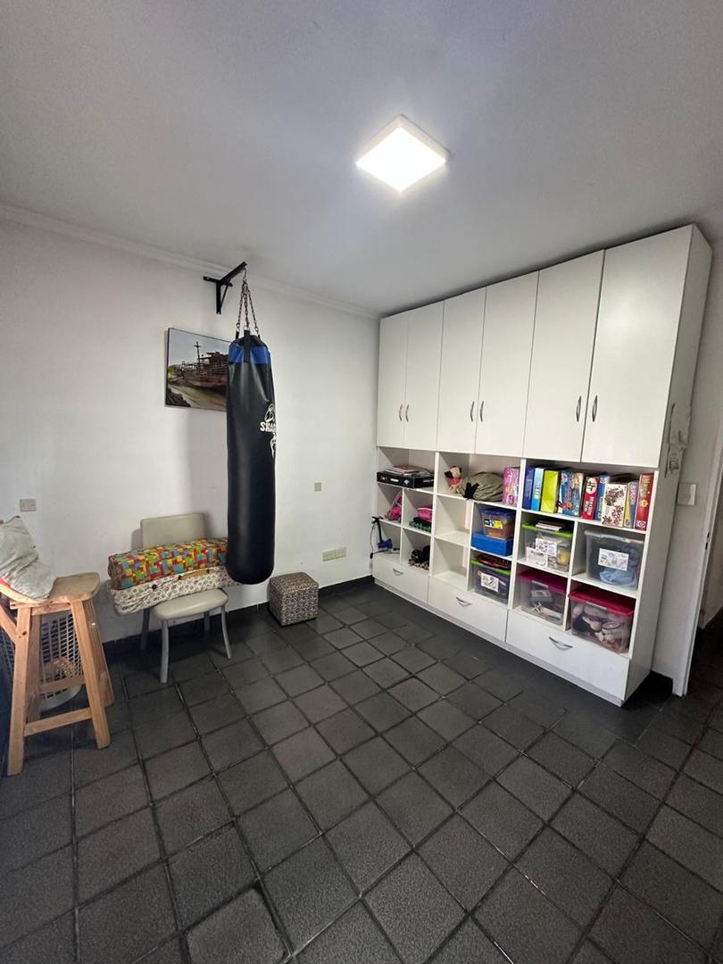 VENTA DE CASA 7 AMBIENTES EN 2 PLANTAS CON COCHERA