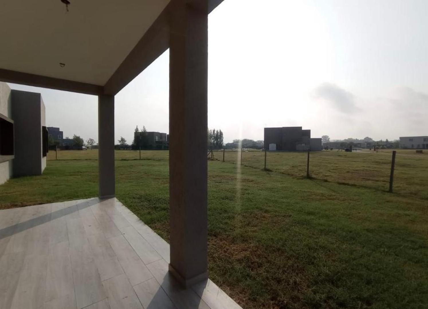 Casa 4 ambientes con 3 baños