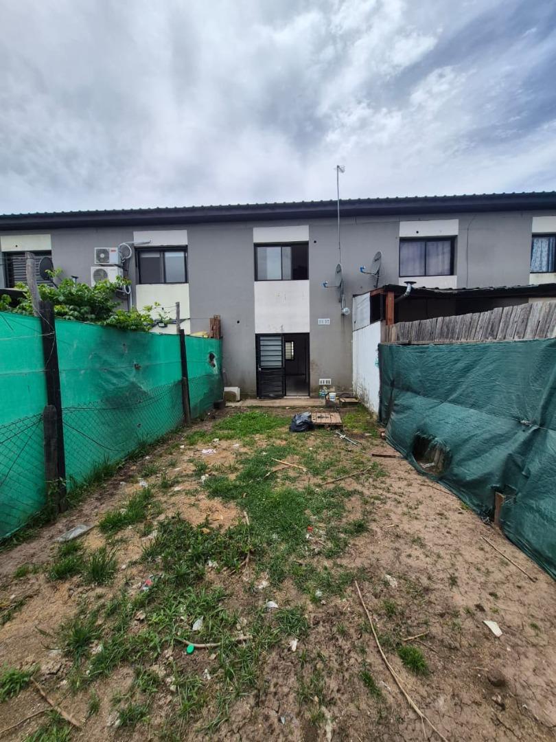 Casa en Alquiler con 2 cocheras