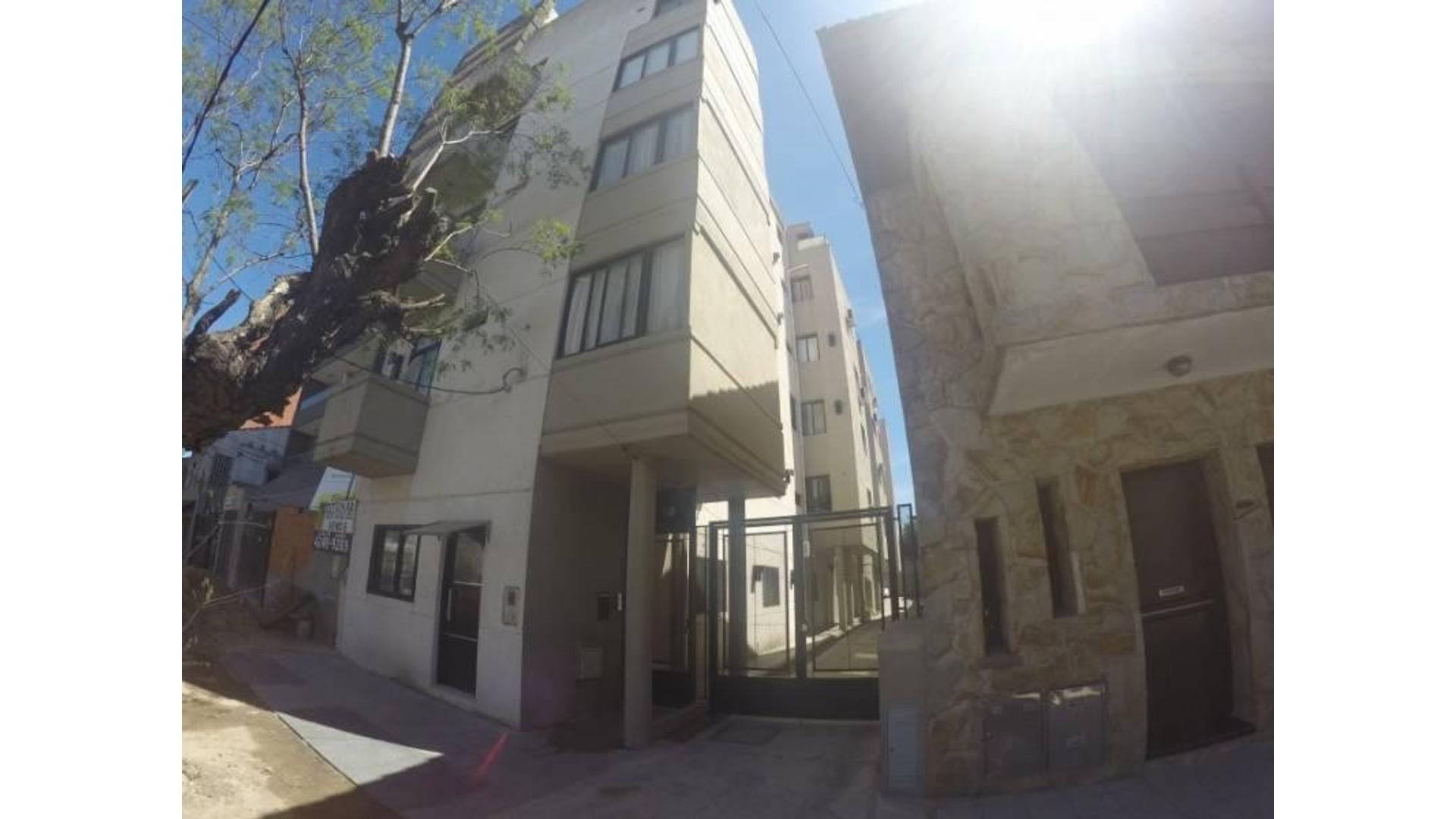 Departamento monoambiente en alquiler, centro Lanus