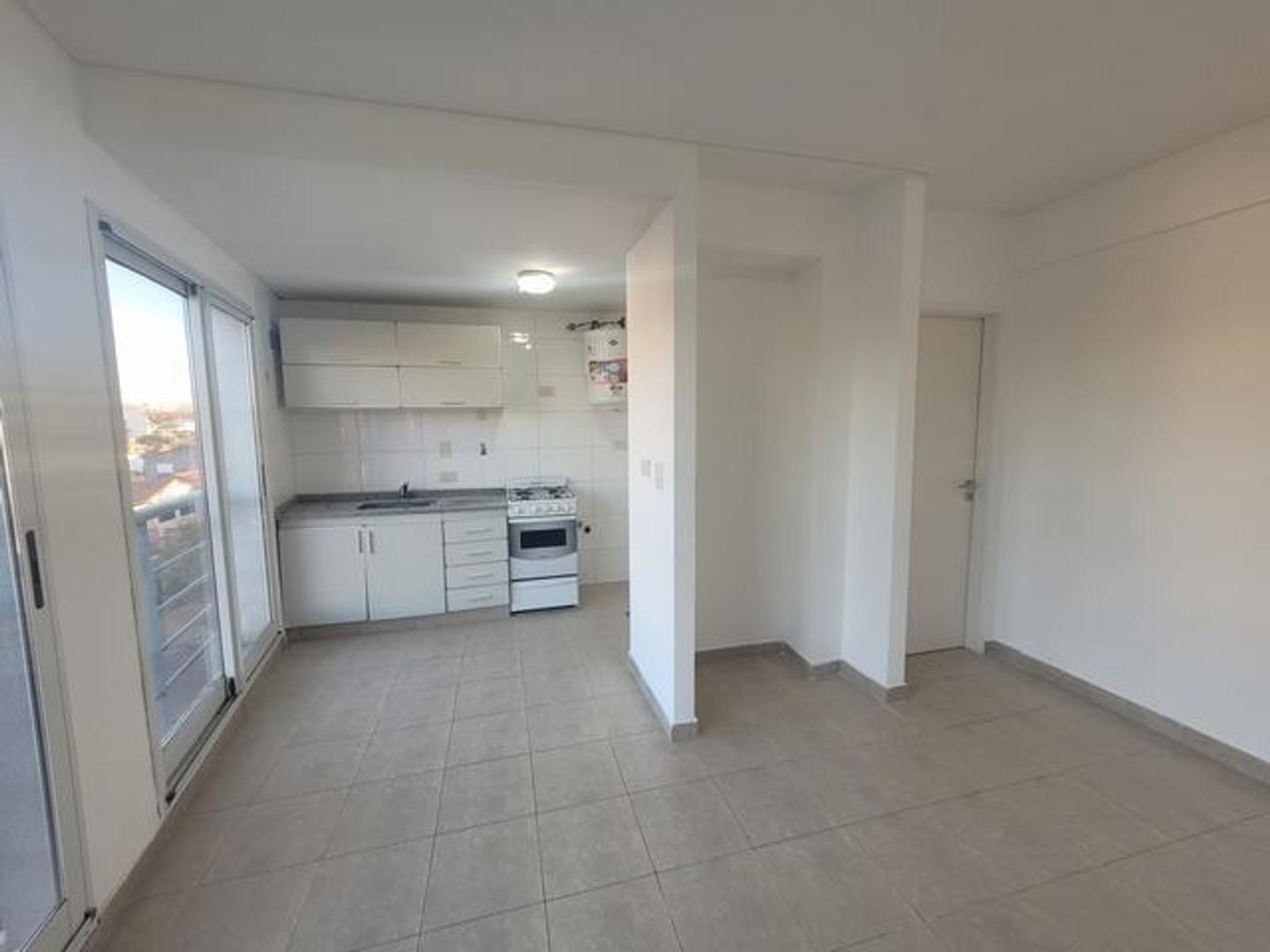 Departamento dos ambientes al frente