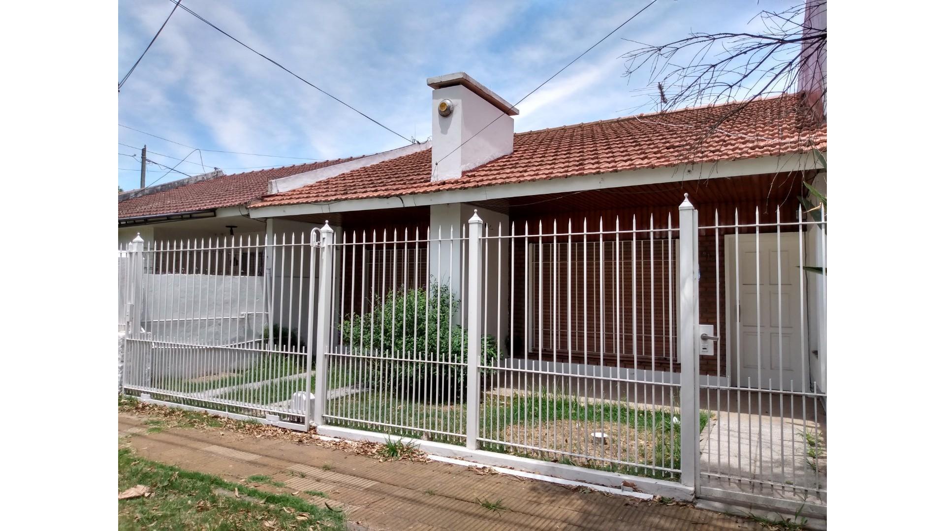 Casa en venta de 3 ambientes. Llavallol