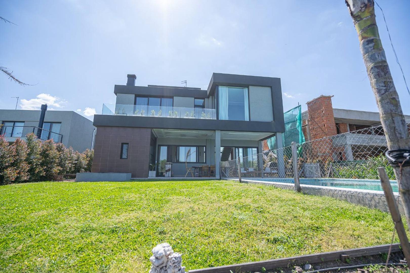 Venta de casa a la laguna - Barrio santa ana-Tigre