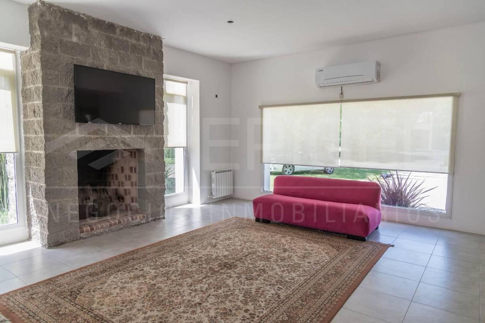 Casa 5 ambientes con 3 baños