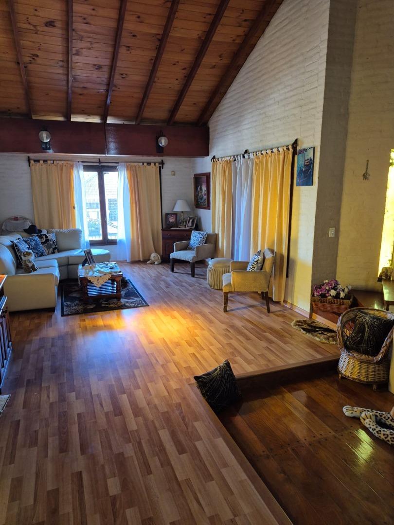 CHALET 3 AMB. 260 M2. - APTO COMERCIAL - PUNTA MOGOTES