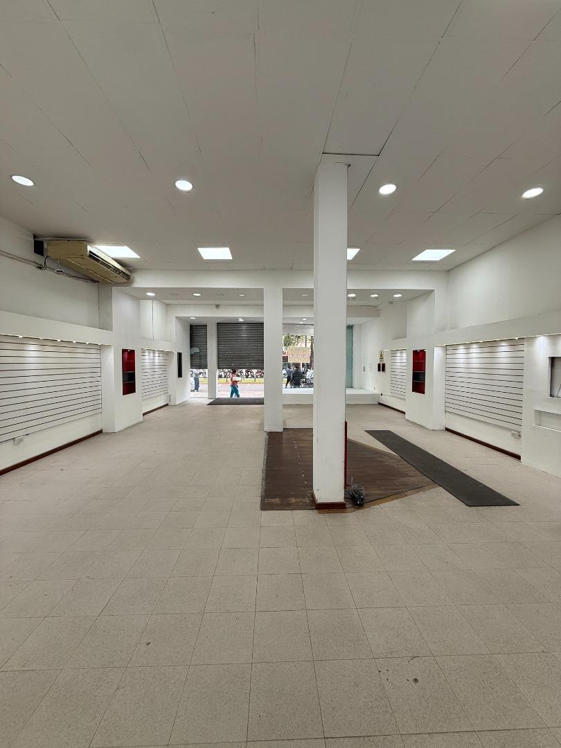 Local 170m² · Vidriera 8,5m · Av. Alberdi 224 - Microcentro