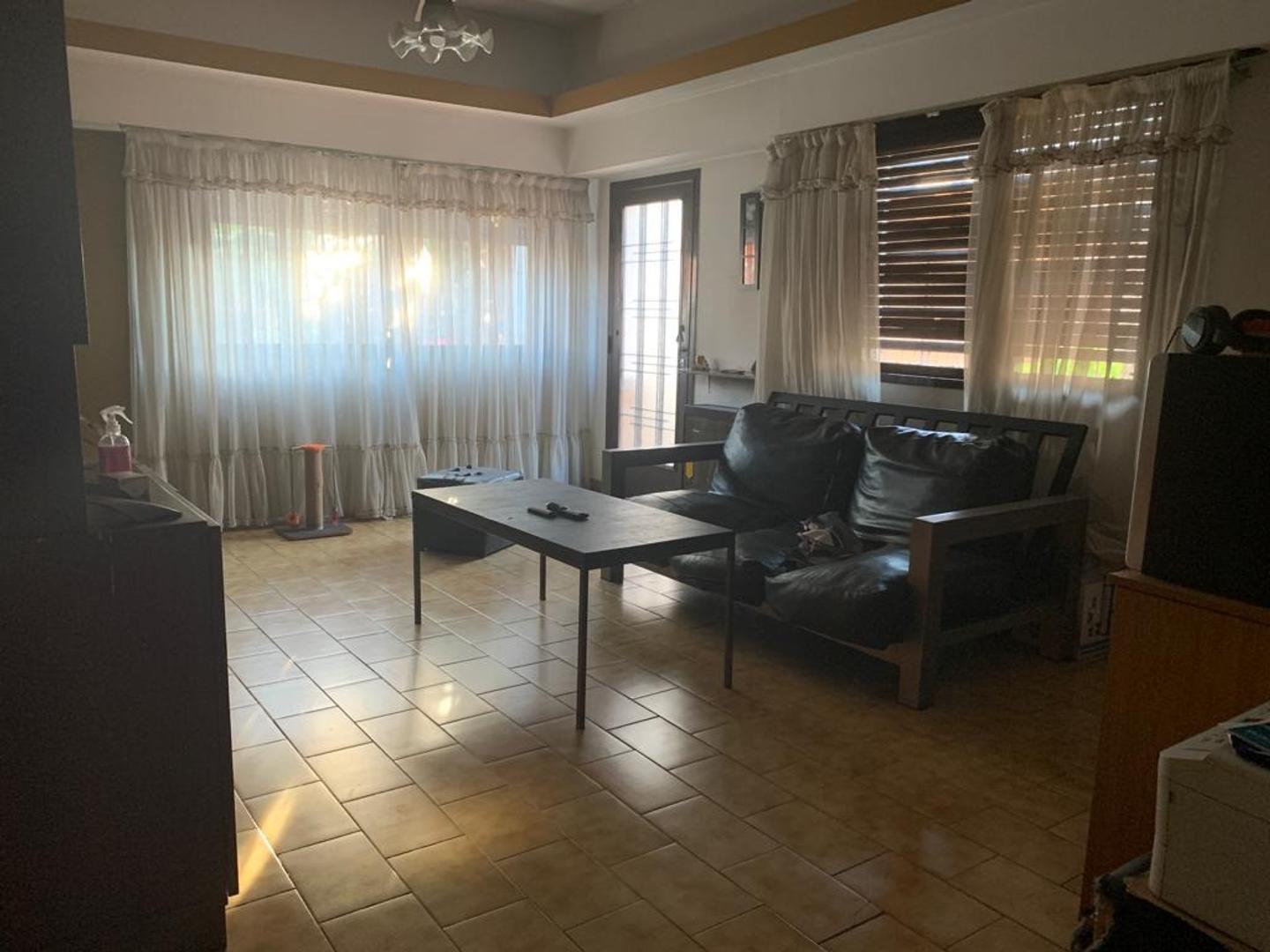 Casa en Venta con 4 cocheras