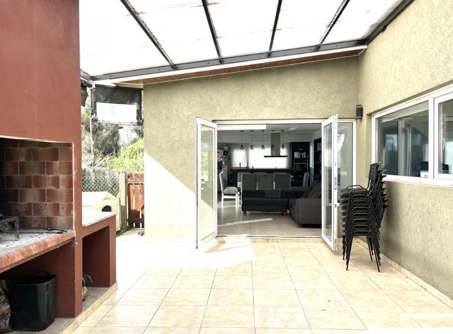 Casa 4 ambientes con 3 baños