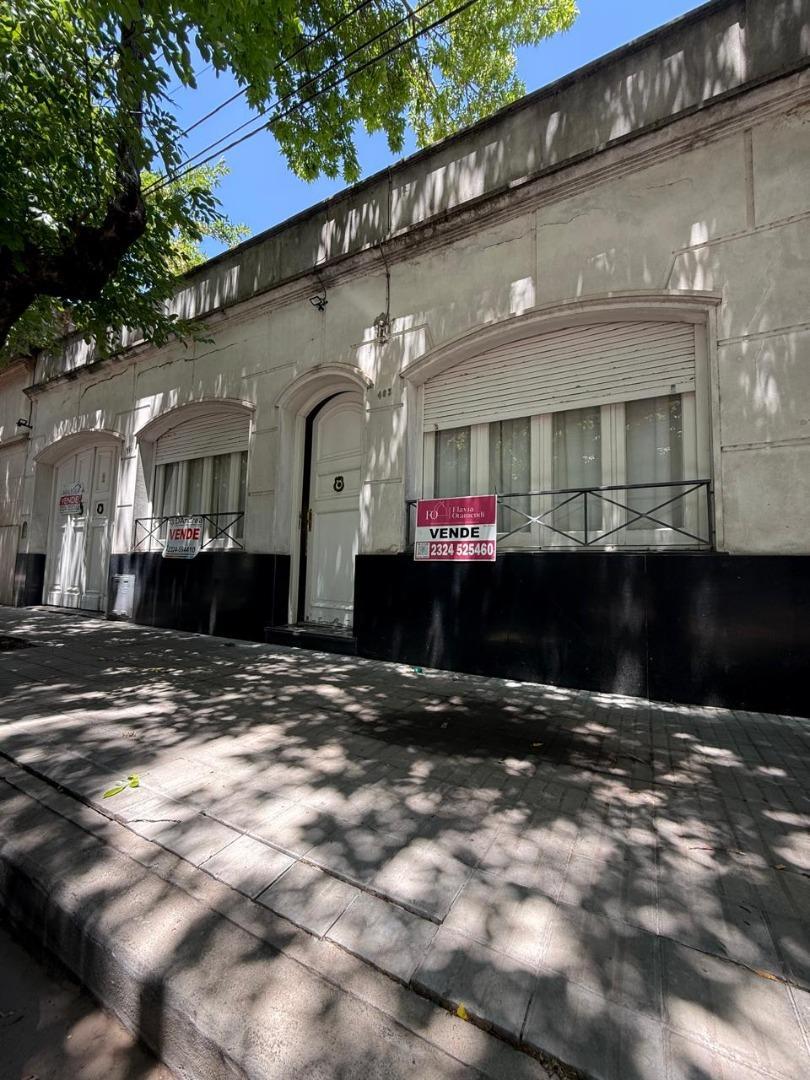 VENTA DE EXELENTE CASA CENTRICA