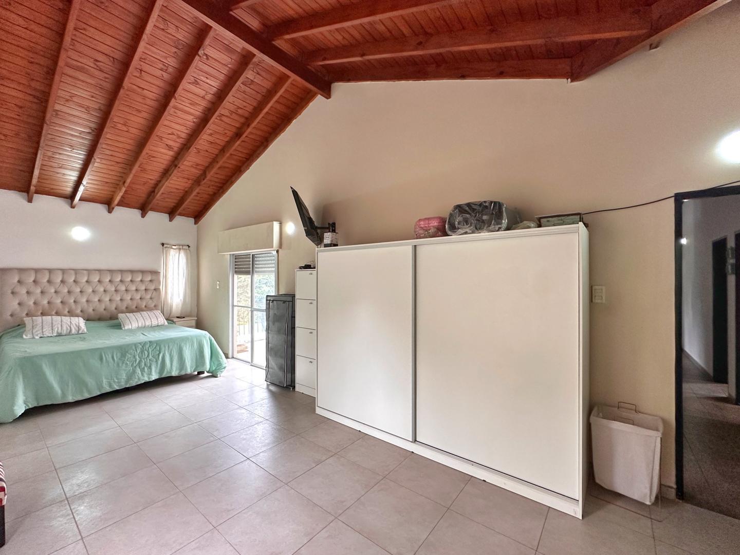 Casa 5 ambientes con 2 baños