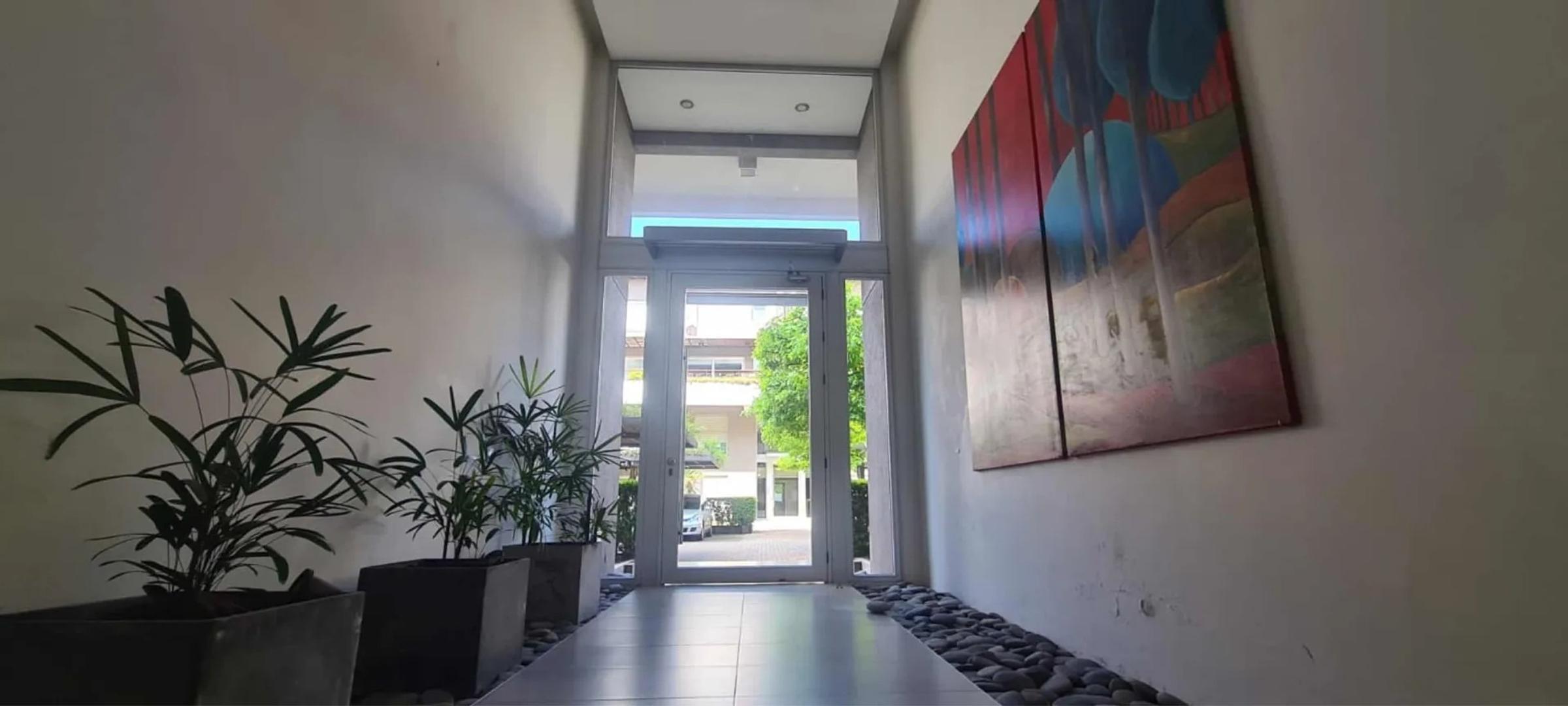 VENTA DEPARTAMENTO EN CENTRO DE LOMAS DE ZAMORA CON JARDIN