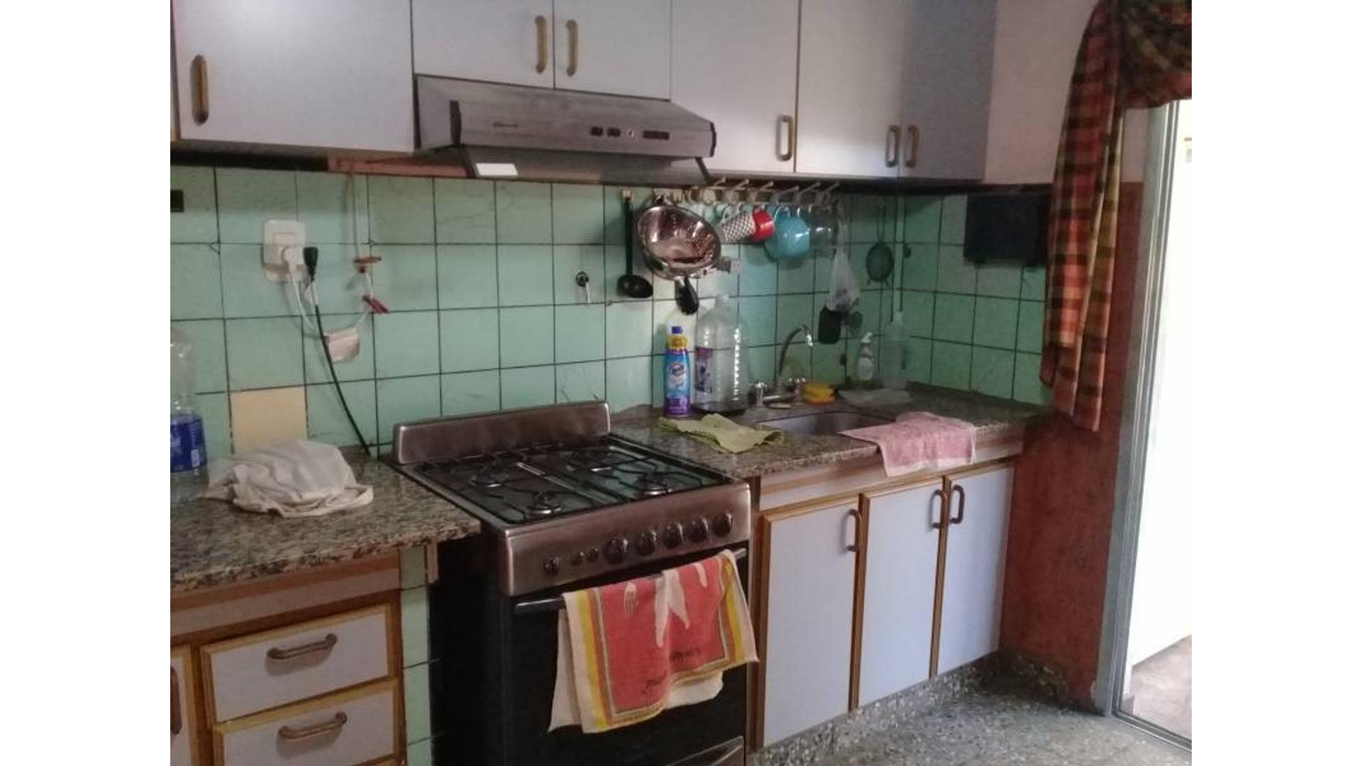 Casa 4 ambientes con 3 baños