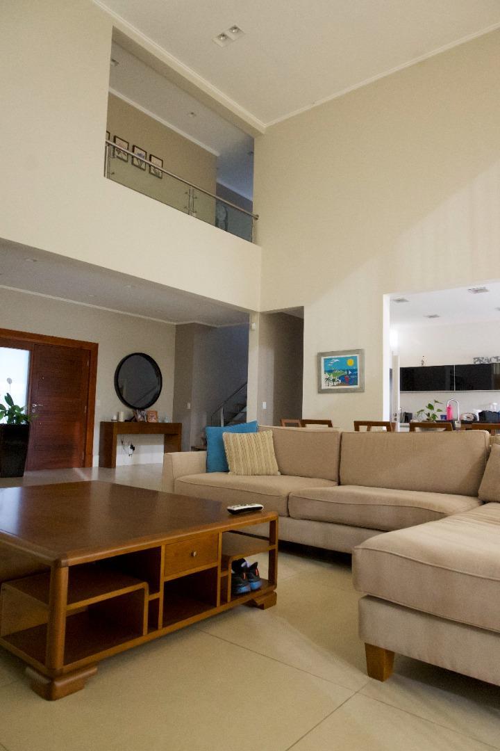 Casa en Venta con 4 cocheras