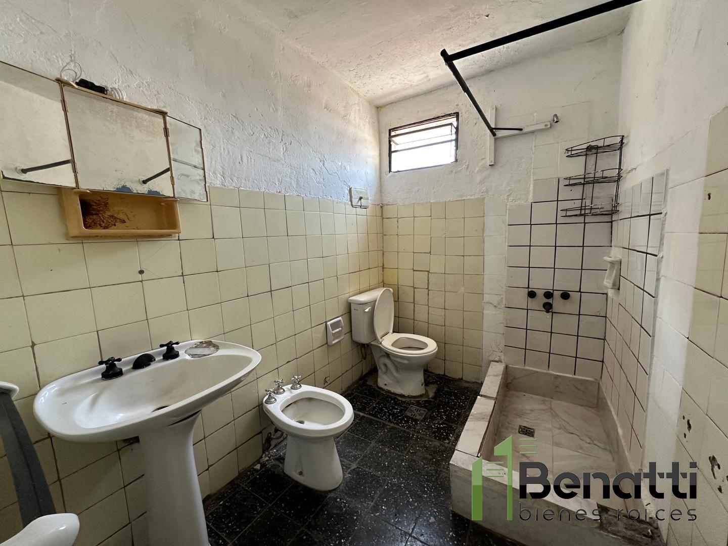 Departamento dos ambientes en PA con patio. A REFACCIONAR