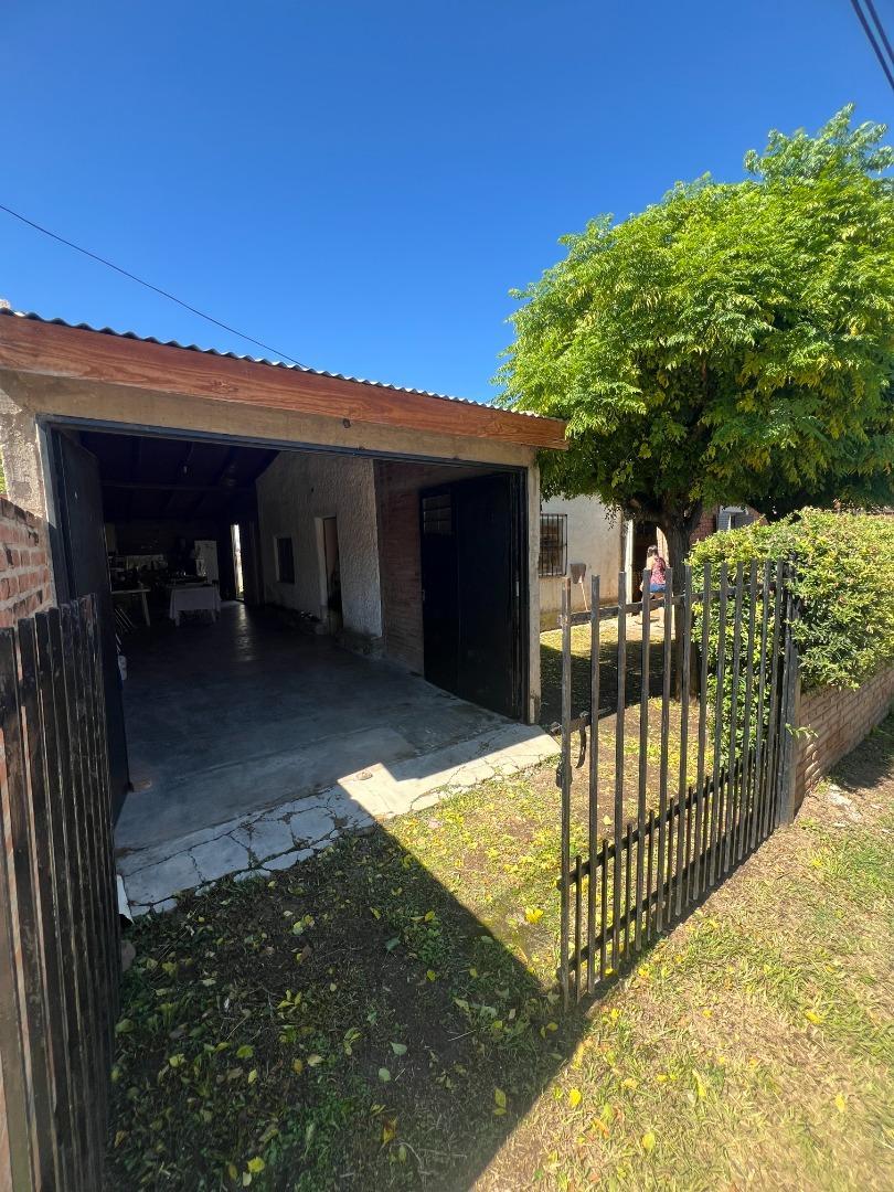 Casa con posibilidad de reformar/reciclar.