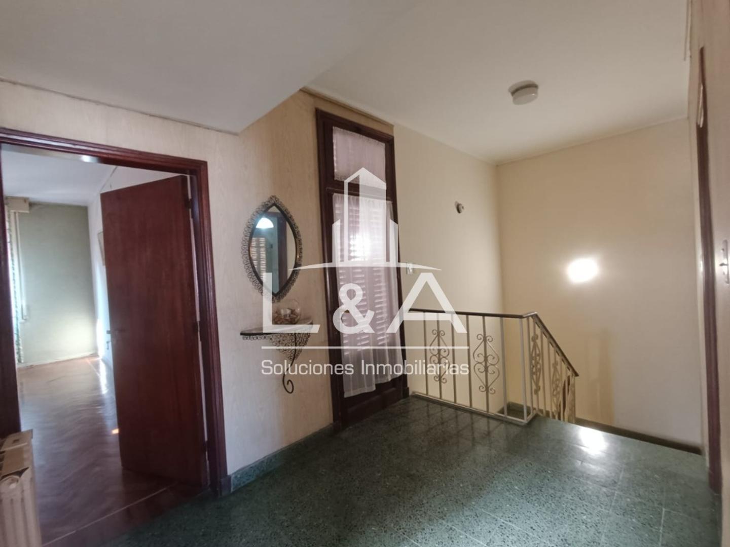 EN VENTA LINDA CASA EN ESQUINA EXCELENTE UBICACIÓN