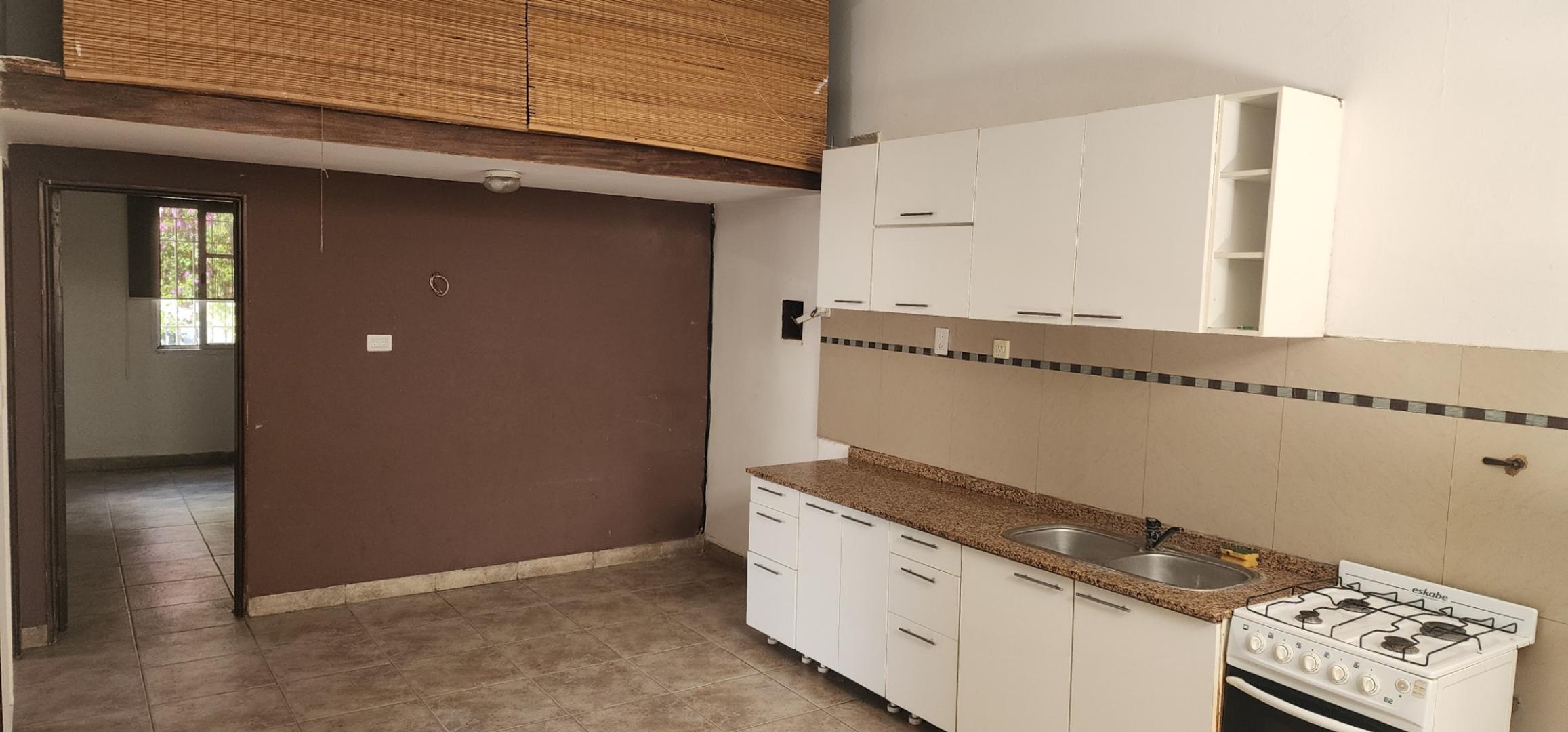 Alquiler casa 3 ambientes con patio y pileta