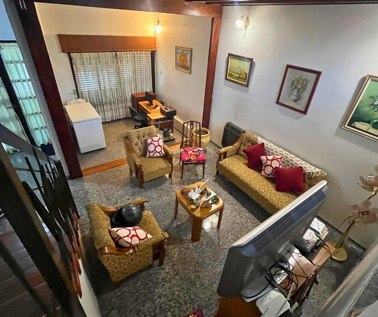 Casa 5 ambientes con 3 baños