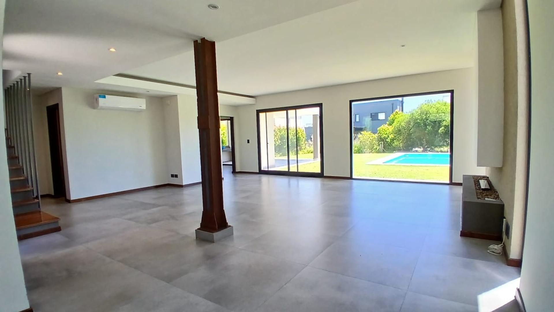 Casa 5 ambientes con 4 baños