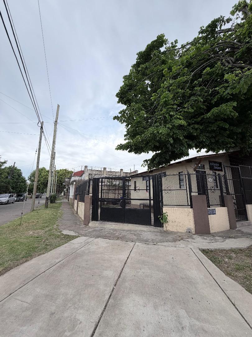 CASA CON DOS LOCALES