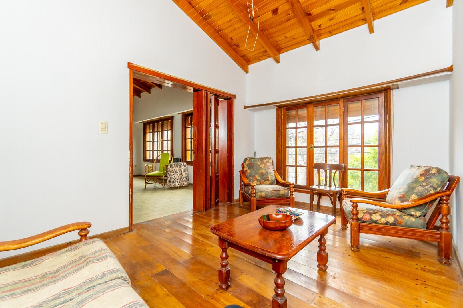 VENTA casa de altos en Barrio Napostá. A minutos a pie del centro de Bahía Blanca