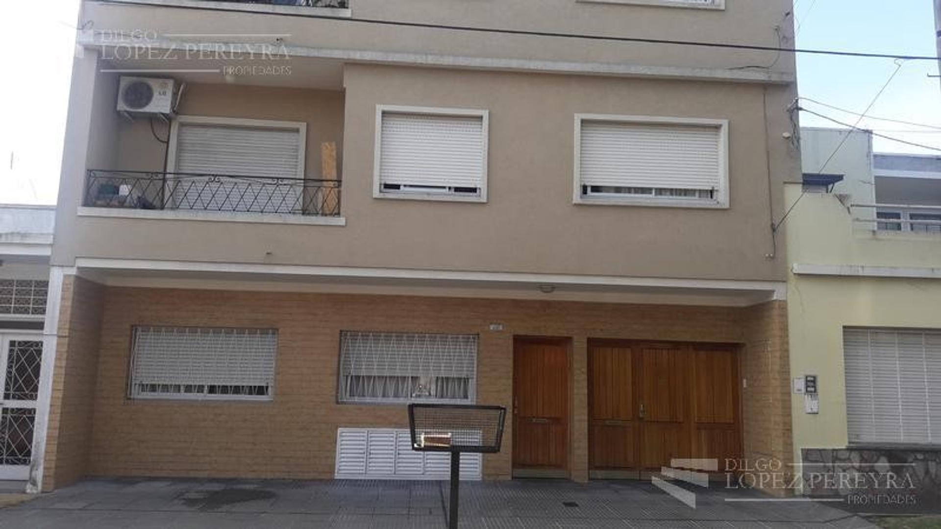 Amplio 2 ambientes al contrafrente en Olivos