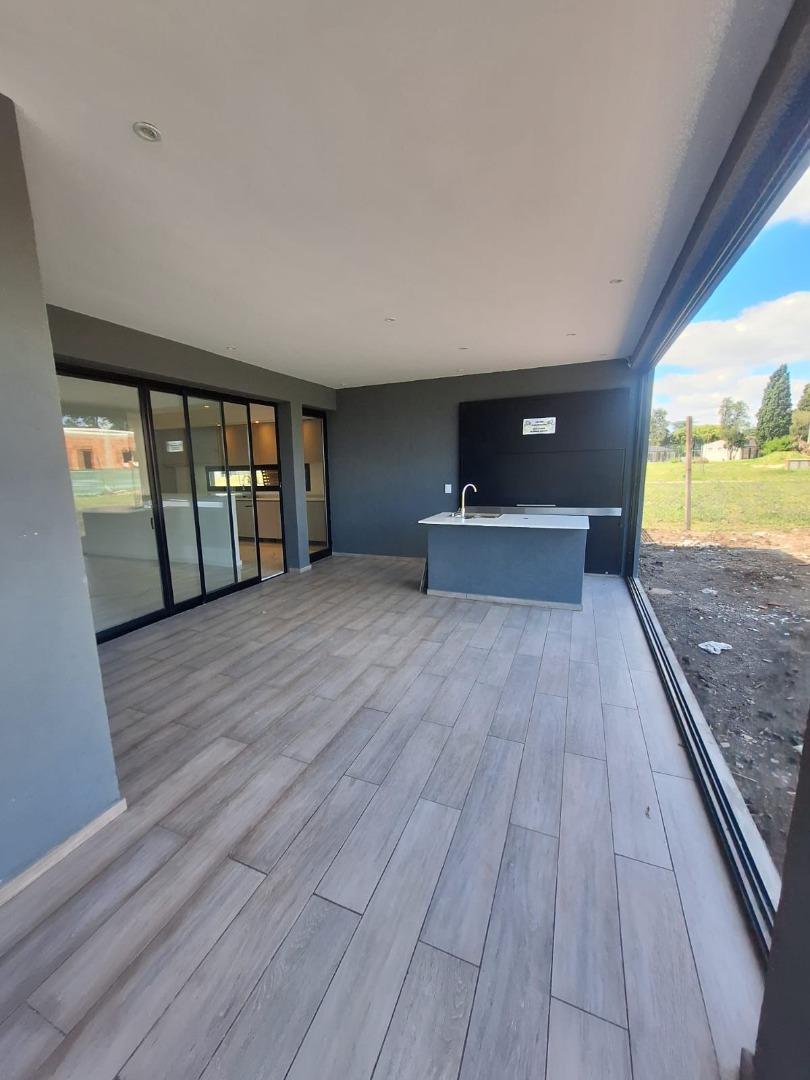 Casa en Venta con 6 cocheras