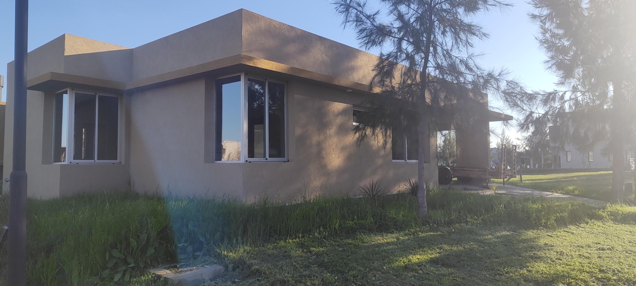 Bcf. Casa Con Patio Interno Naudir