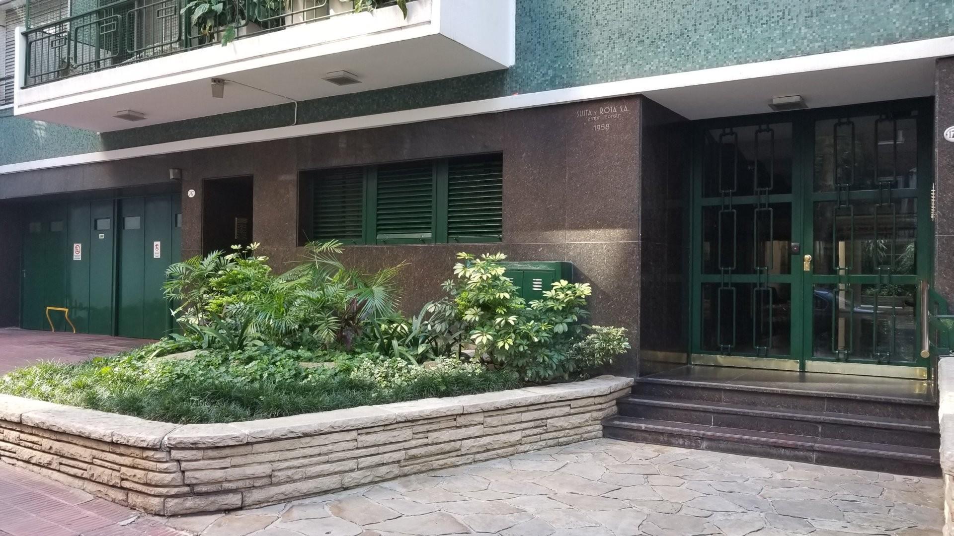 EXCELENTE UNIDAD 160M2 CON COCHERA Y 2 PATIOS MUY LUMINOSO