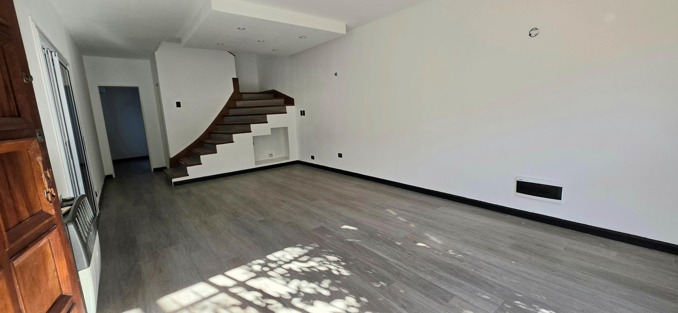 Casa 4 ambientes con 2 baños