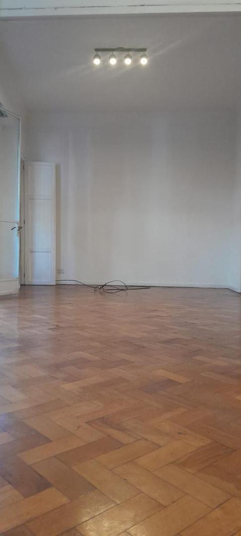 ALQUILER 4 AMBIENTES CON BALCÓN AL FRENTE EN RECOLETA ! MUY BUEN ESTADO !