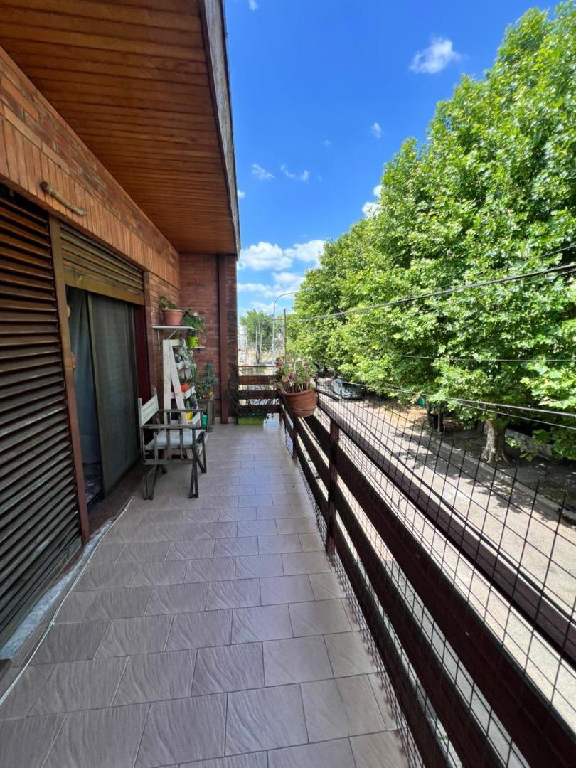 VENTA  PH CON IMPORTANTE FONDO DE COMERCIO, PILAR