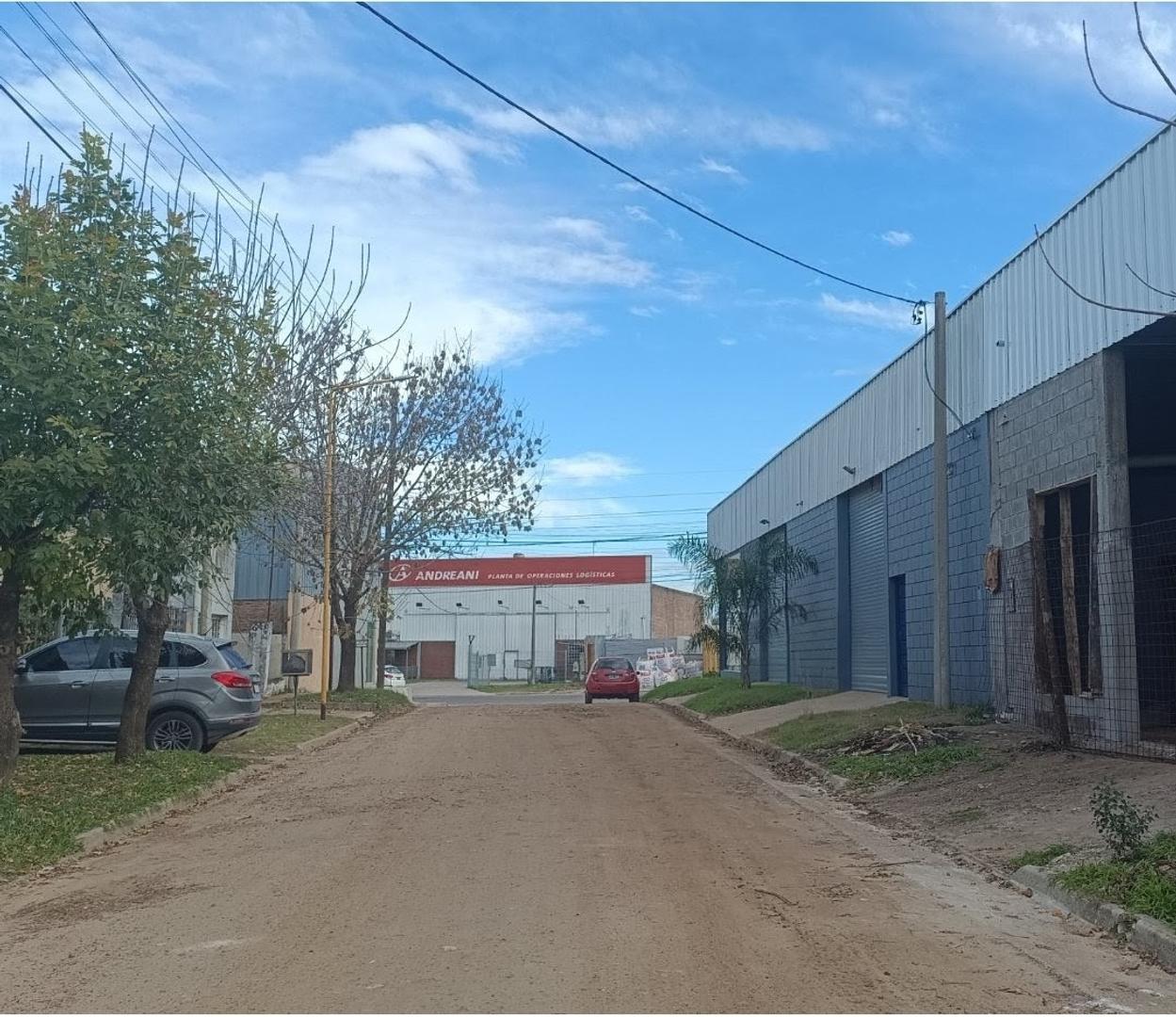 Depósito. Doble ingreso.Total 180 m².