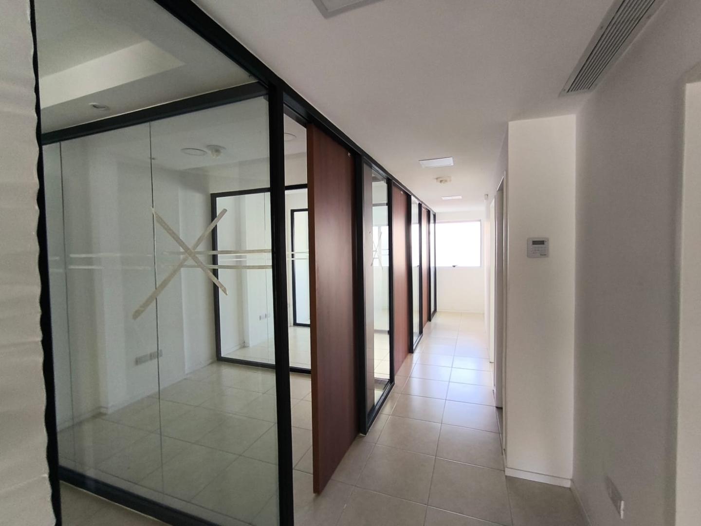 Avenida Olmos 400, Piso 1