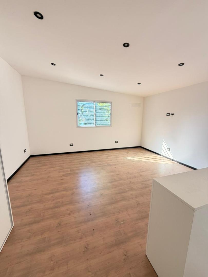 Depto Tipo Casa en Alquiler en Ituzaingo Sur, $ 550.000