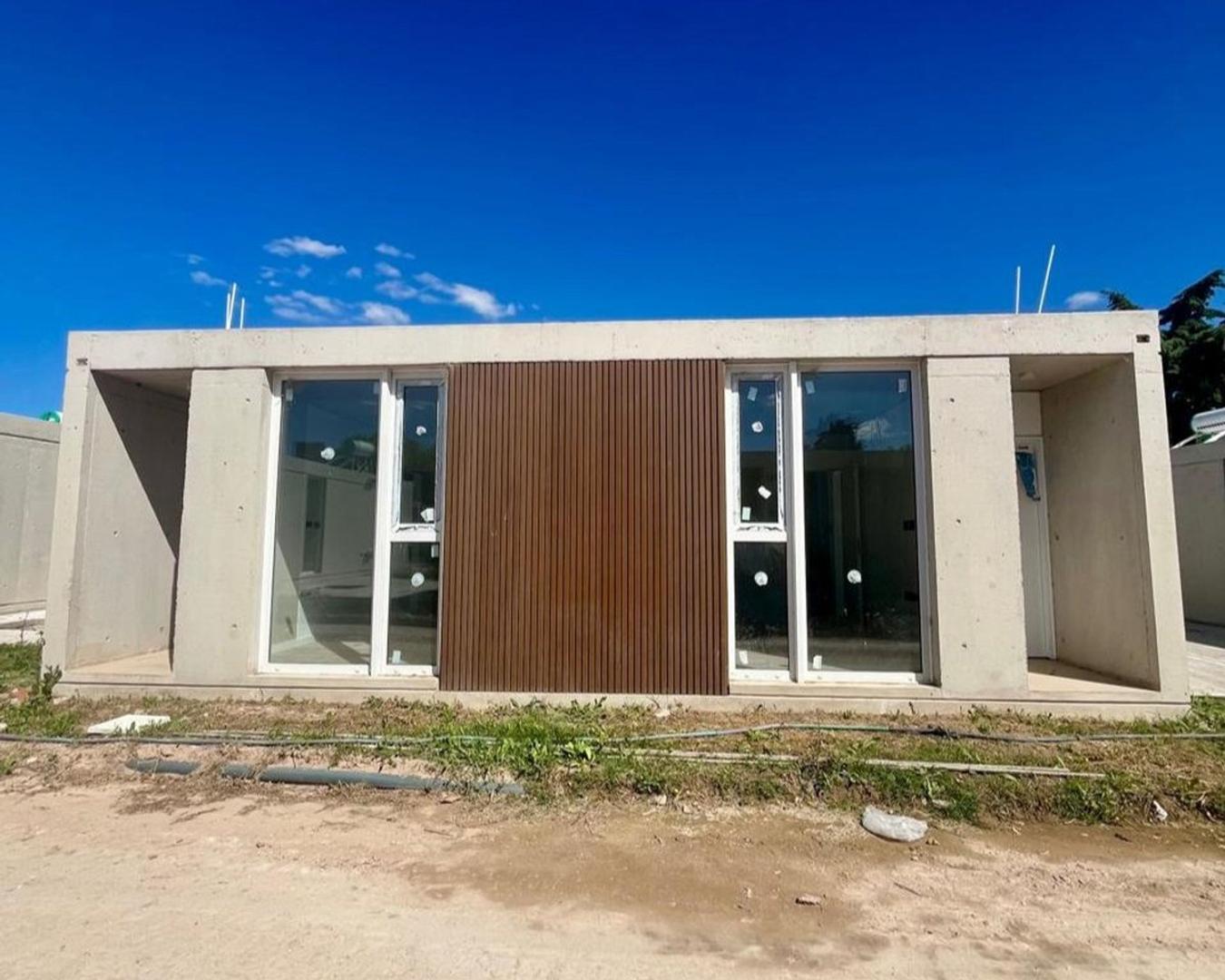 CASA EN VENTA GONNET A ESTRENAR 1 DORMITORIO