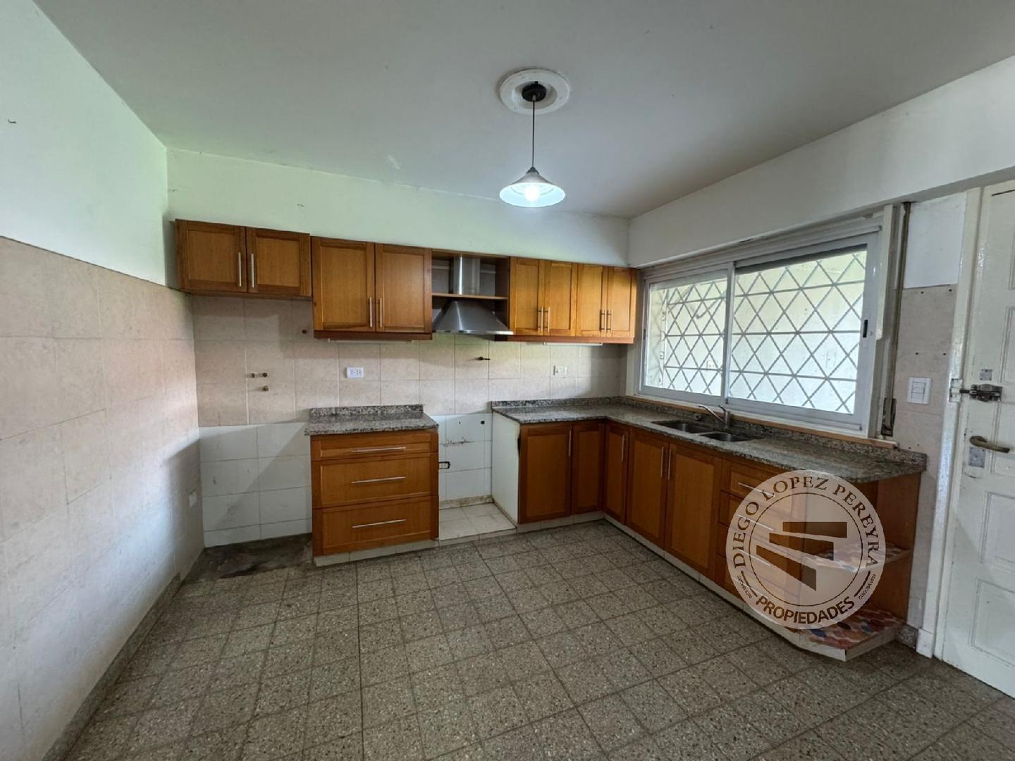 Casa 5 ambientes con 1 baño