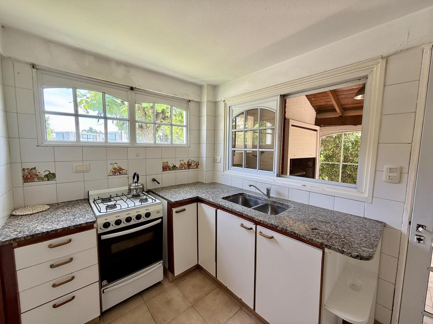 Casa en Venta con 2 cocheras