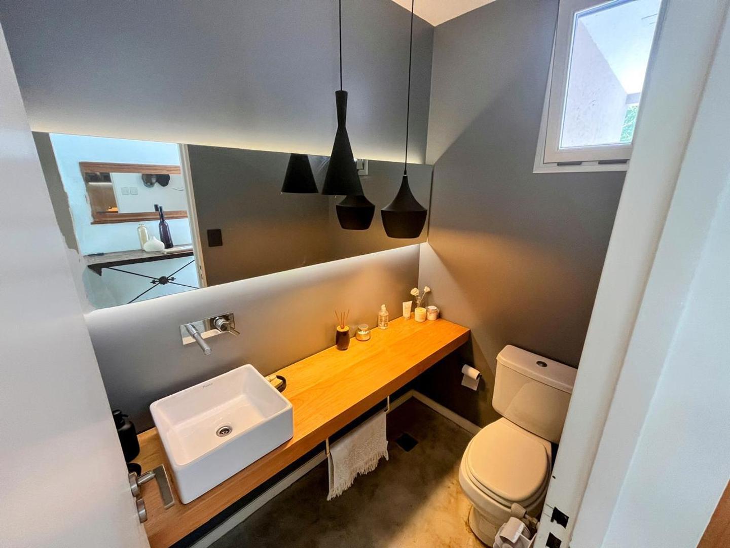 Casa 4 ambientes con 3 baños