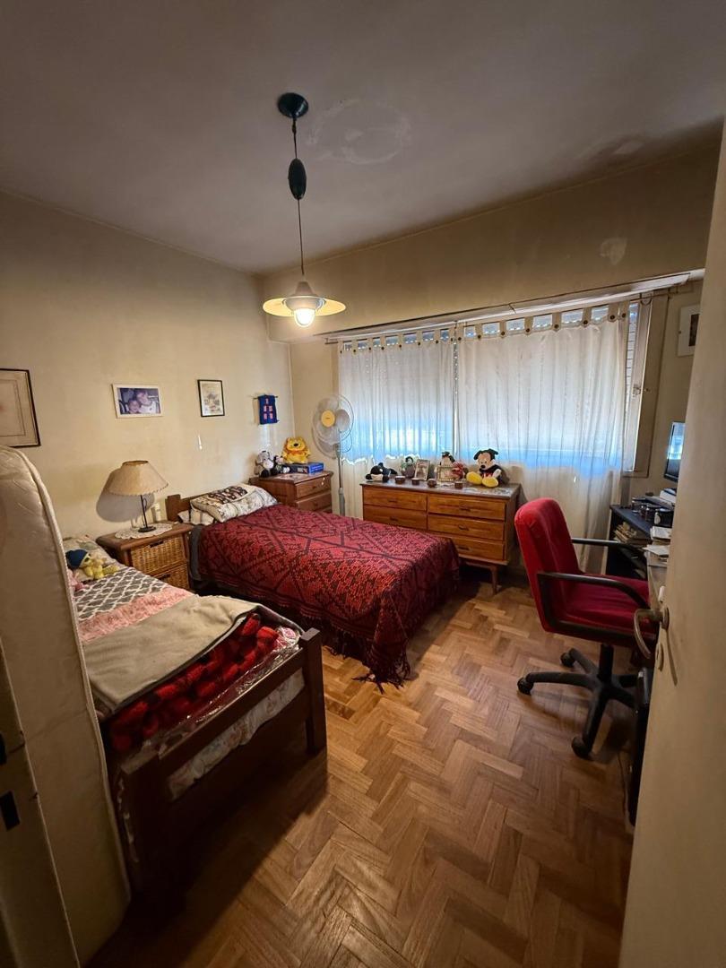 Chalet 3 ambientes con cochera cubierta