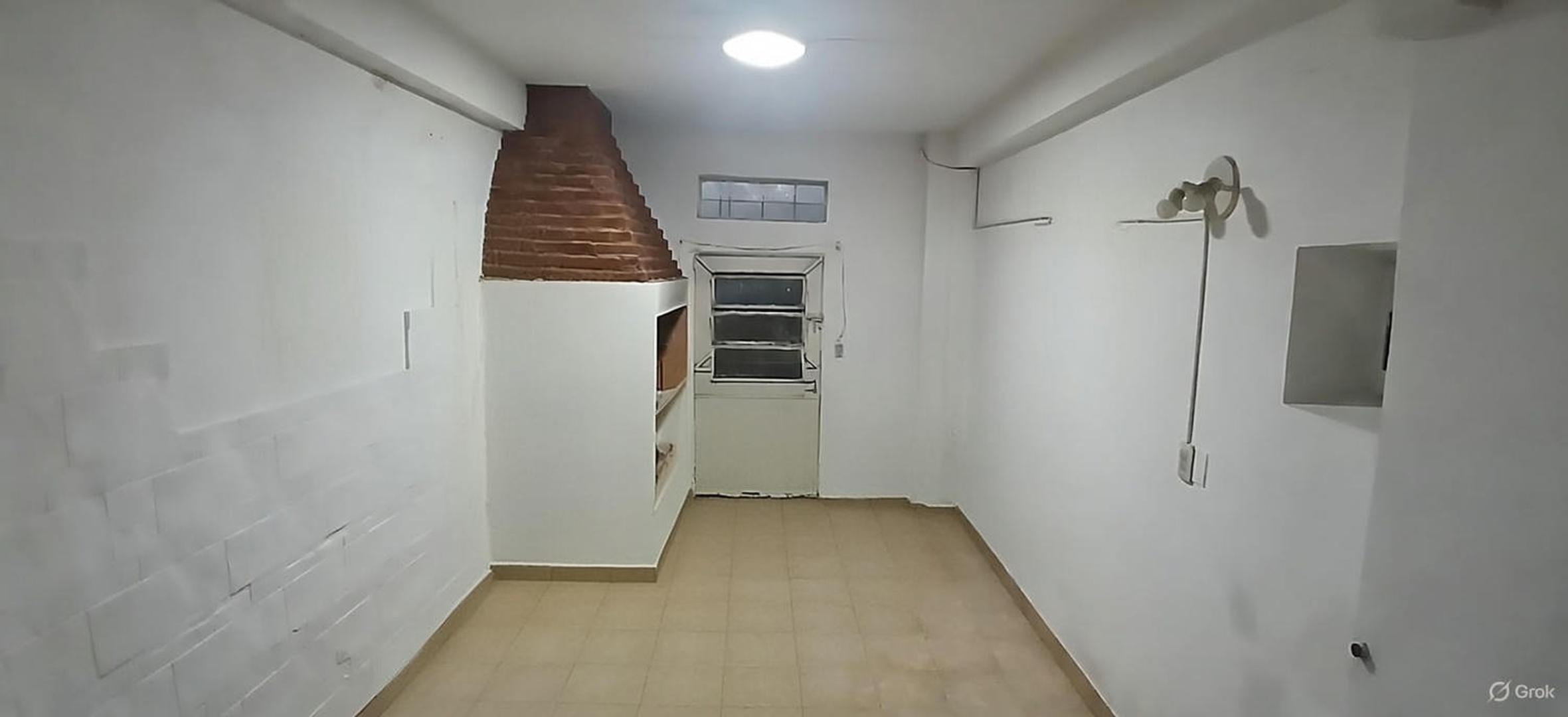 Casa 4 ambientes con 2 baños