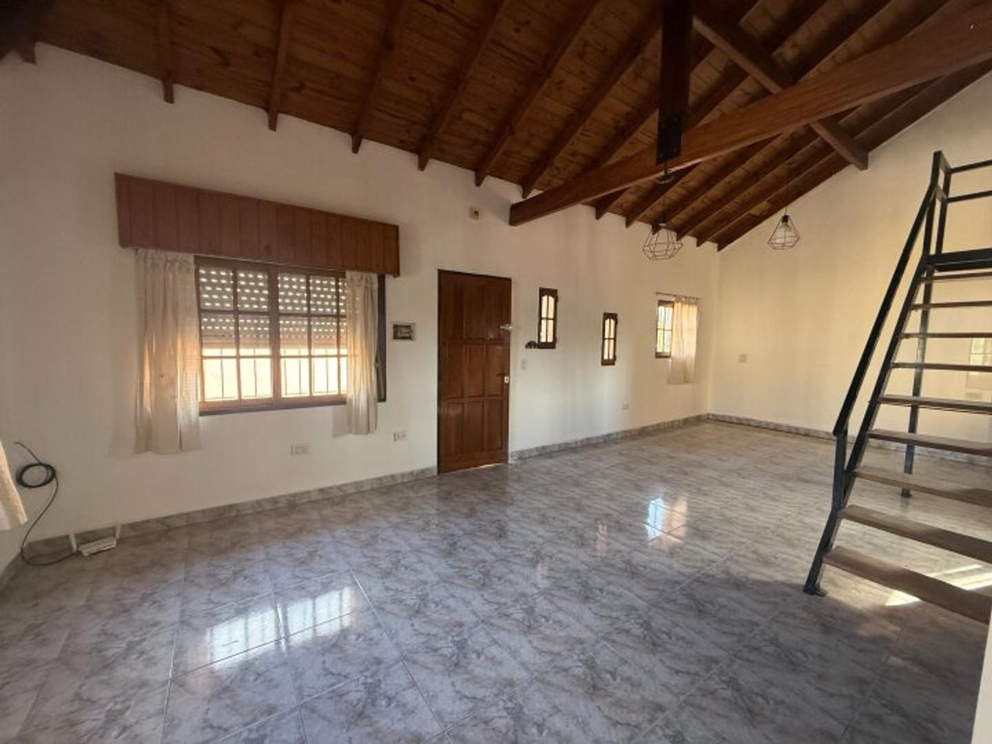 Depto Tipo Casa en Venta de 3 ambientes